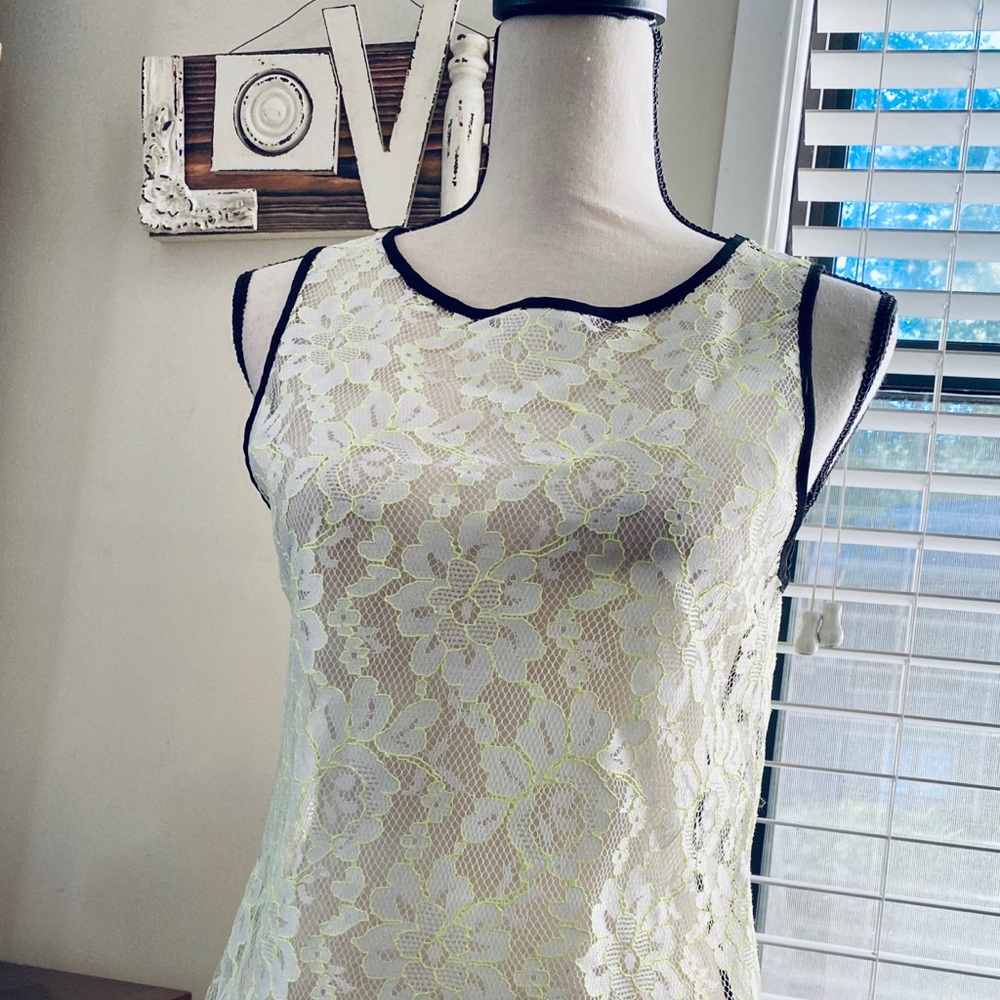 Kerimsa top, white/neon yellow lace, black detail